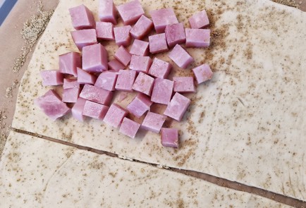 Фото шага рецепта Слойки с ветчиной и двумя видами сыра 151221 шаг 8  