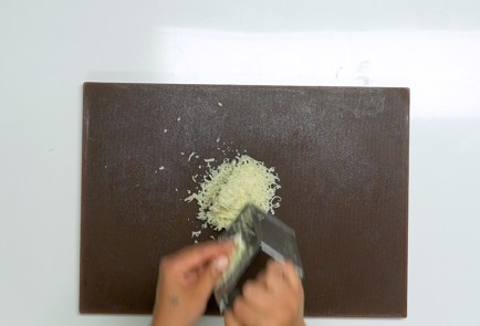 Фото шага рецепта Слойки с сыром 151156 шаг 1  