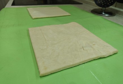 Фото шага рецепта Слойки с яблоком корицей и грецким орехом 188055 шаг 1