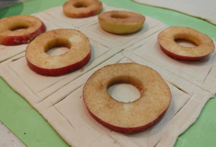 Фото шага рецепта Слойки с яблоком корицей и грецким орехом 188055 шаг 11