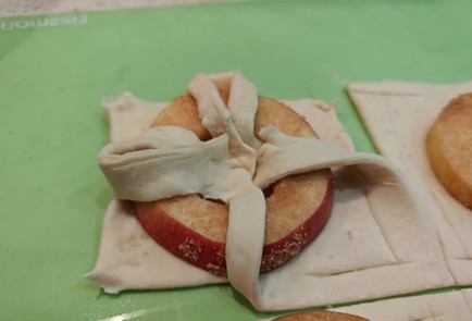 Фото шага рецепта Слойки с яблоком корицей и грецким орехом 188055 шаг 12