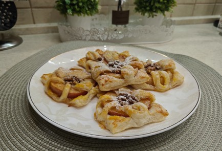 Фото шага рецепта Слойки с яблоком корицей и грецким орехом 188055 шаг 17