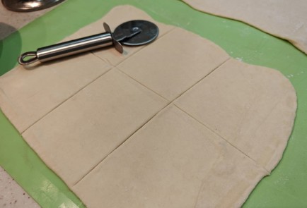 Фото шага рецепта Слойки с яблоком корицей и грецким орехом 188055 шаг 6