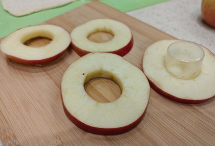 Фото шага рецепта Слойки с яблоком корицей и грецким орехом 188055 шаг 9