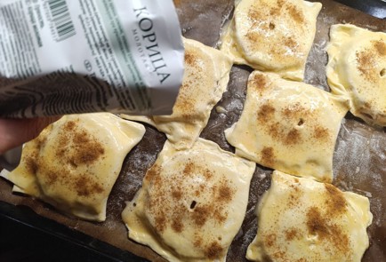 Фото шага рецепта Слойки с яблоком 191008 шаг 10