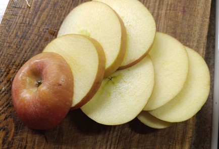 Фото шага рецепта Слойки с яблоком 191008 шаг 5