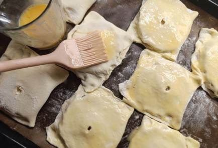 Фото шага рецепта Слойки с яблоком 191008 шаг 9