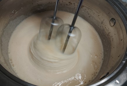 Фото шага рецепта Сметанник классический 191230 шаг 2  