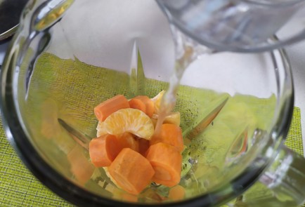 Фото шага рецепта Смузи апельсинморковь 189837 шаг 7