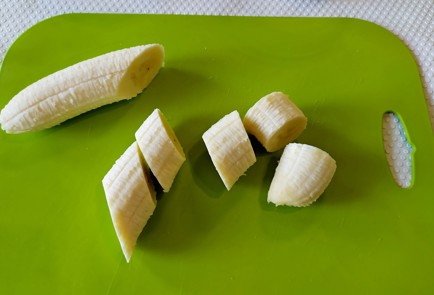 Фото шага рецепта Смузибоул с клубникой и бананом 188858 шаг 3