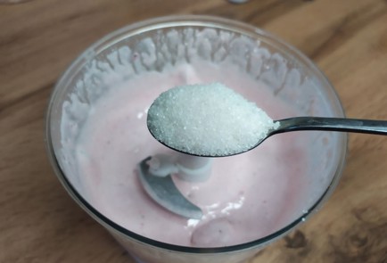 Фото шага рецепта Смузибоул с клубникой и бананом 188858 шаг 5