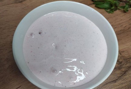 Фото шага рецепта Смузибоул с клубникой и бананом 188858 шаг 6