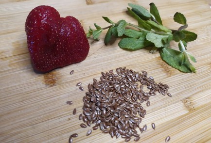 Фото шага рецепта Смузибоул с клубникой и бананом 188858 шаг 8