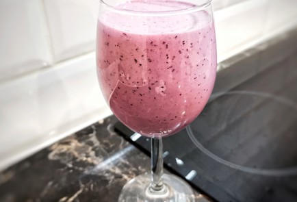 Фото шага рецепта Смузи из голубики 173592 шаг 10  