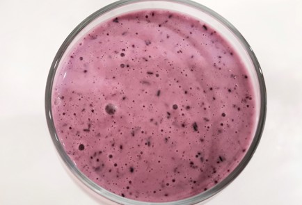 Фото шага рецепта Смузи из голубики 173592 шаг 9  