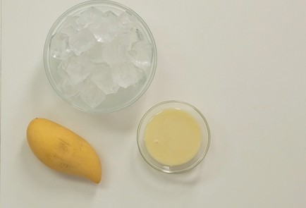 Фото шага рецепта Смузи из манго 136756 шаг 1  