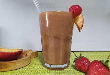 Фото шага рецепта Смузи с клубникой и нектарином 189820 шаг 10  