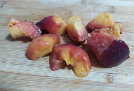 Фото шага рецепта Смузи с клубникой и нектарином 189820 шаг 3  