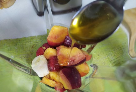 Фото шага рецепта Смузи с клубникой и нектарином 189820 шаг 5  