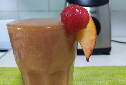 Фото шага рецепта Смузи с клубникой и нектарином 189820 шаг 9  