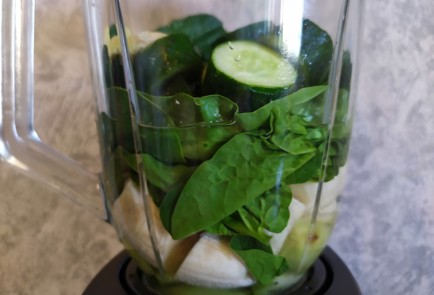 Фото шага рецепта Смузи с огурцом и имбирем 189104 шаг 7