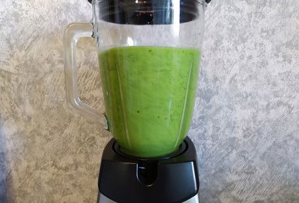 Фото шага рецепта Смузи с огурцом и имбирем 189104 шаг 8