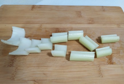 Фото шага рецепта Смузи с сельдереем и крыжовником 190006 шаг 1  