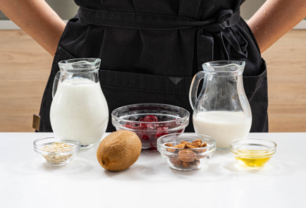 Фото шага рецепта Смузи с вишней и миндалем 189498 шаг 1  