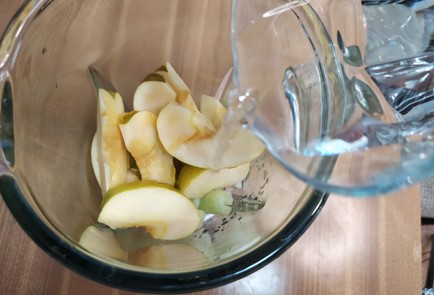 Фото шага рецепта Смузи с яблоком и бананом 189853 шаг 6  