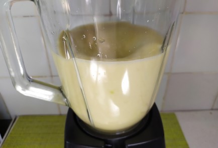 Фото шага рецепта Смузи с яблоком и бананом 189853 шаг 7  