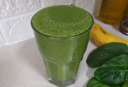 Фото шага рецепта Смузи со шпинатом 191017 шаг 10  