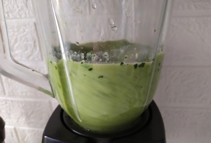 Фото шага рецепта Смузи со шпинатом 191017 шаг 8  