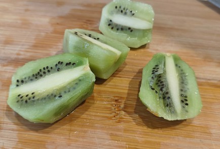 Фото шага рецепта Смузи с киви 191215 шаг 4