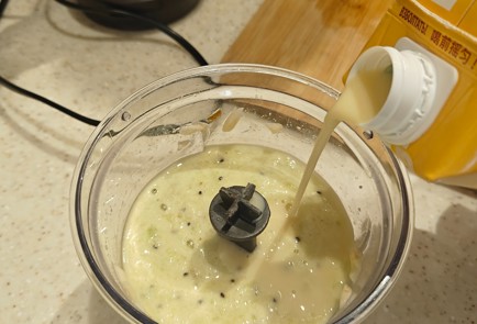 Фото шага рецепта Смузи с киви 191215 шаг 8