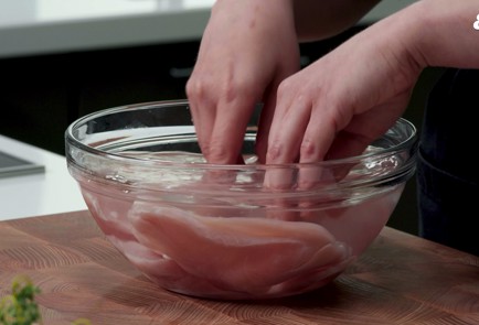 Фото шага рецепта Сочная индейка с пряными травами 152268 шаг 2  