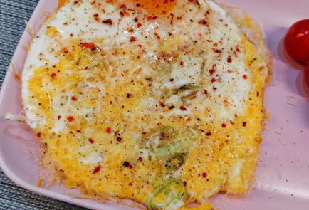 Фото шага рецепта Сочная луковая яичница с сыром 152011 шаг 8  