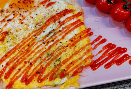 Фото шага рецепта Сочная луковая яичница с сыром 152011 шаг 9  