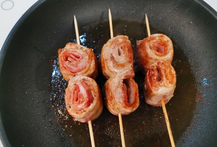 Фото шага рецепта Сочная свиная вырезка с беконом 175644 шаг 17  