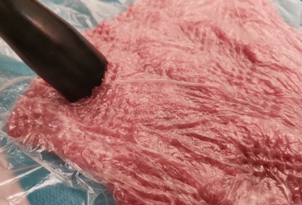 Фото шага рецепта Сочная свиная вырезка с беконом 175644 шаг 3  