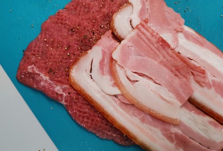 Фото шага рецепта Сочная свиная вырезка с беконом 175644 шаг 5  