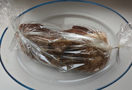 Фото шага рецепта Сочная свинина с чесноком в рукаве 189370 шаг 10  