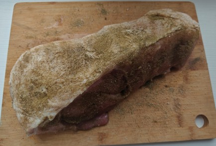 Фото шага рецепта Сочная свинина с чесноком в рукаве 189370 шаг 6  