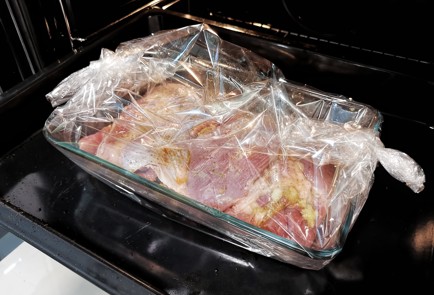 Фото шага рецепта Сочное бедро индейки запеченное в рукаве 140686 шаг 10  