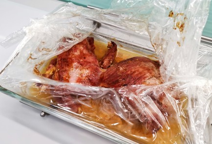 Фото шага рецепта Сочное бедро индейки запеченное в рукаве 140686 шаг 11  