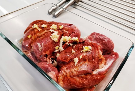 Фото шага рецепта Сочное бедро индейки запеченное в рукаве 140686 шаг 6  