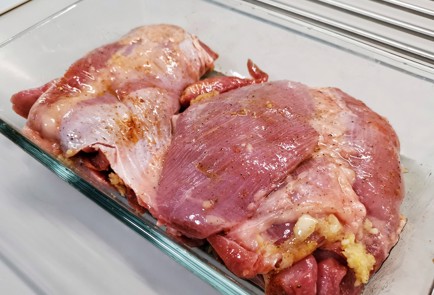 Фото шага рецепта Сочное бедро индейки запеченное в рукаве 140686 шаг 8  