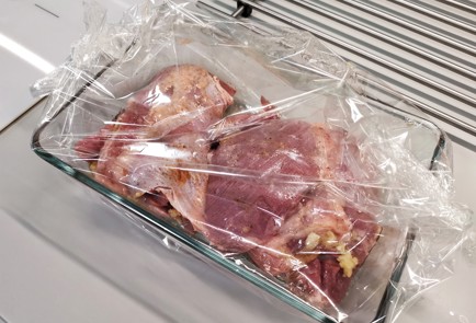 Фото шага рецепта Сочное бедро индейки запеченное в рукаве 140686 шаг 9  