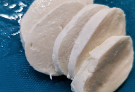 Фото шага рецепта Сочный сэндвич с моцареллой и пармезаном 152928 шаг 5