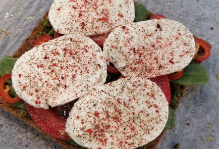 Фото шага рецепта Сочный сэндвич с моцареллой и пармезаном 152928 шаг 7