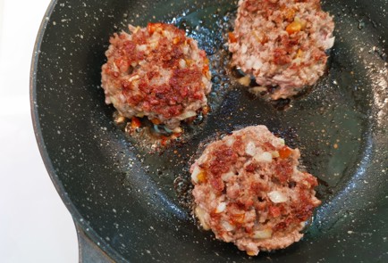 Фото шага рецепта Сочные котлеты из фарша из телятины 189878 шаг 10